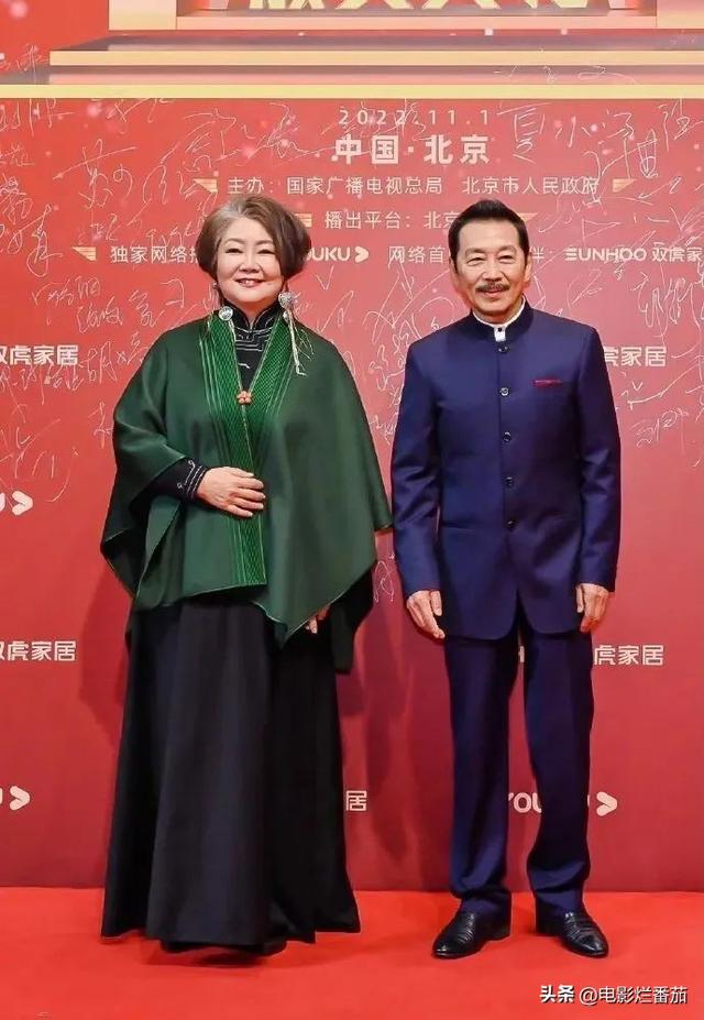 一打扮就惊艳的女生，什么人是一打扮起来就很惊艳的（热依扎黑寡妇造型揽大奖）