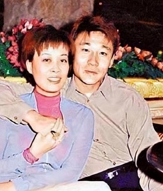 那英家庭背景故事，并为他未婚生子的那英