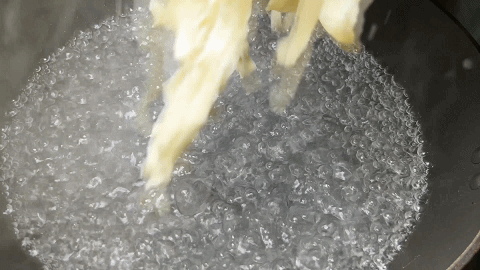 刀削面的家常做法简单，刀削面的家常做法简单又好吃（葱油刀削面在家这样做）