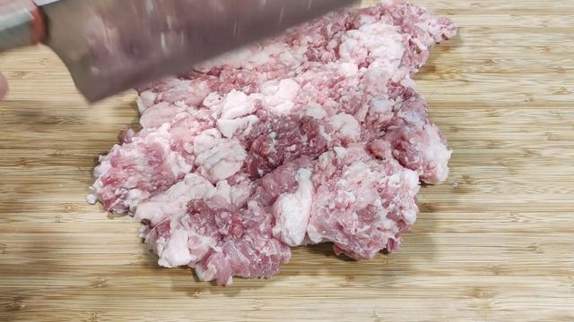 怎么自己做鱼丸，怎么自己做鱼丸吃（切记不要放面粉和淀粉）