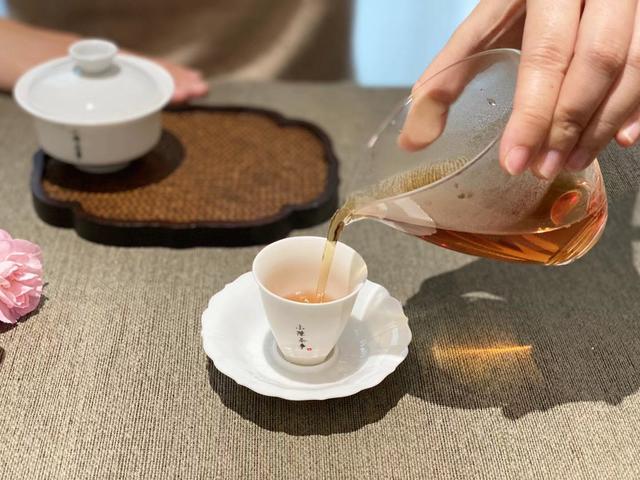 大红袍是红茶还是绿茶，大红袍算高档茶吗（茉莉花茶是绿茶）