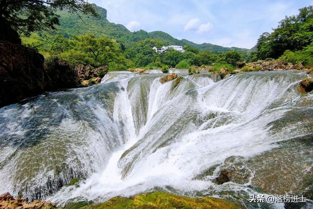 黄果树瀑布在哪里，广东黄果树瀑布在哪里（这处瀑布群被写入教科书）