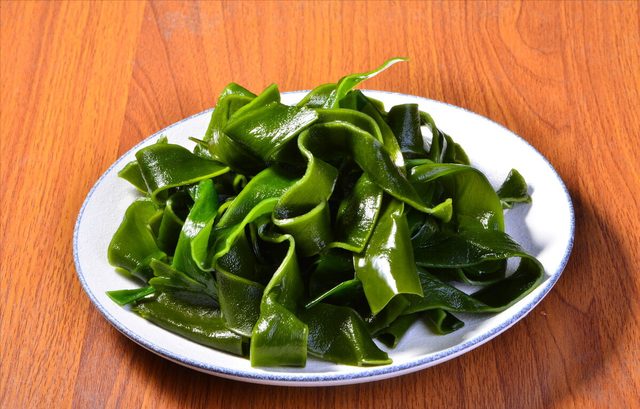 猫能天天吃水煮鸡胸肉吗，猫可以天天吃水煮鸡胸肉吗（猫咪还可以吃这6种食物）