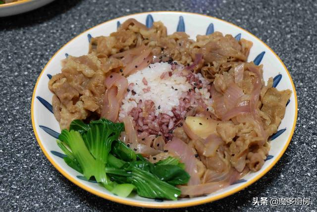 青菜牛肉的做法，青菜烧牛肉的做法家常（一斤牛肉片做两盘牛肉饭）