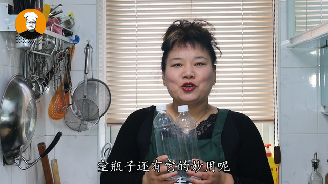 矿泉水瓶变废为宝，废旧的矿泉水瓶如何变废为宝（把4个塑料瓶粘在一起）