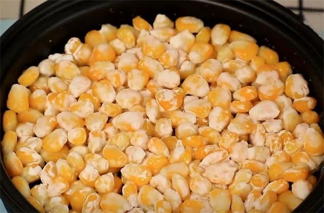 炒甜的玉米粒怎么做，怎样炒甜玉米粒好吃（玉米烙好吃有窍门）