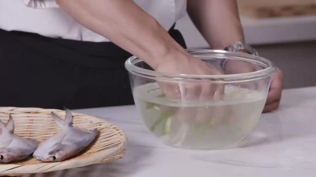 鱼干怎么烧 怎样制作鱼干好吃，鱼干怎么烧（让人无法拒绝的家烧杂鱼）