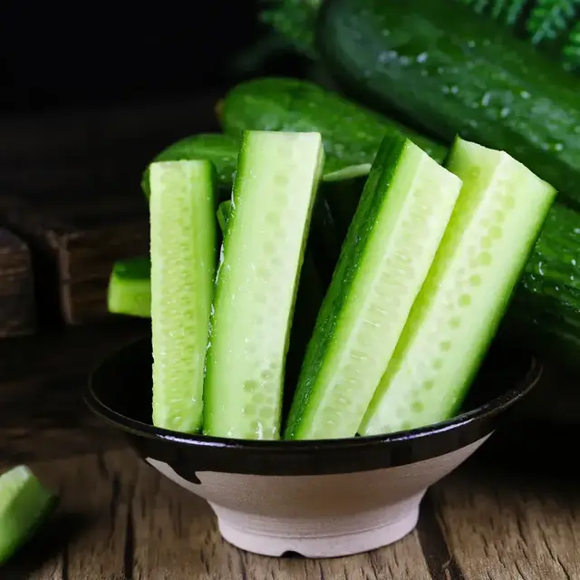 宠物狗狗能吃蔬菜吗，狗狗可以吃蔬菜嘛（适合狗狗吃的六种蔬菜）