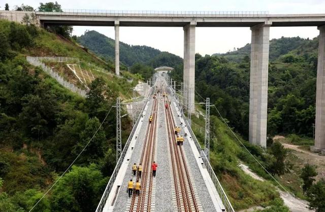 成都地铁7号线，成都地铁7号线运行时间（成都和重庆主城的环线轨道交通和市域铁路）