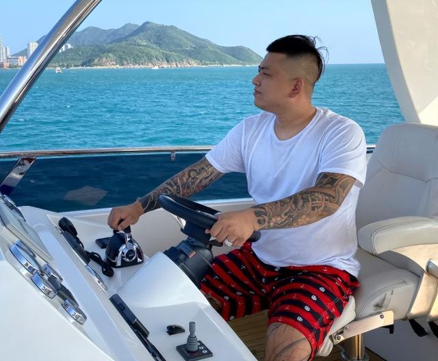 二驴是谁，二驴是谁的徒弟（直播飙脏话：有病）