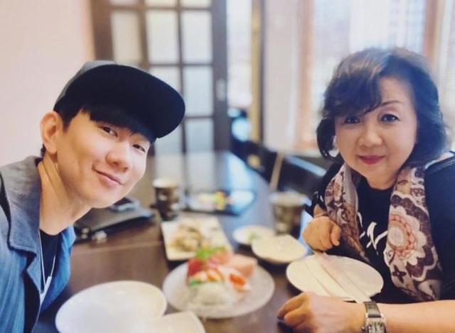 benz雄，benz雄开的是什么奔驰（实则家世显赫的10位男星）