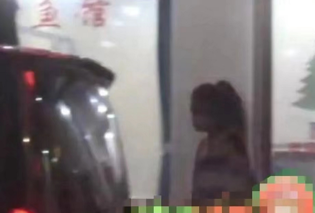 任豪个人资料简介，26岁的任豪和美女现身酒店吃饭