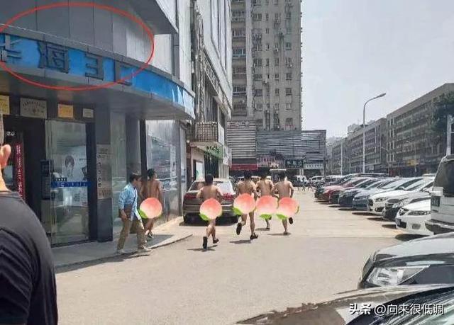 怎样穿脱丝袜，怎样穿脱丝袜视频（裸奔、扇耳光、跪爬等羞辱性惩罚时应该怎么办）