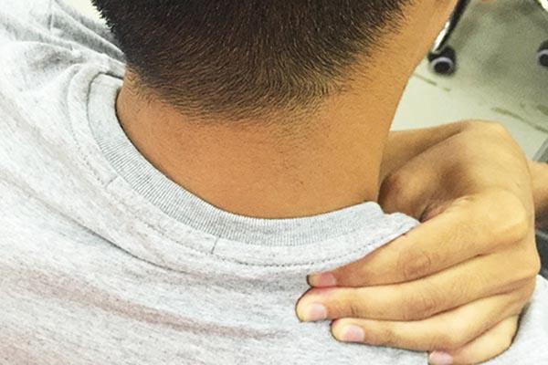 梦到死去的亲人预示着什么，梦见去世的亲人是什么兆头（长期手麻是何原因，家人要知道）