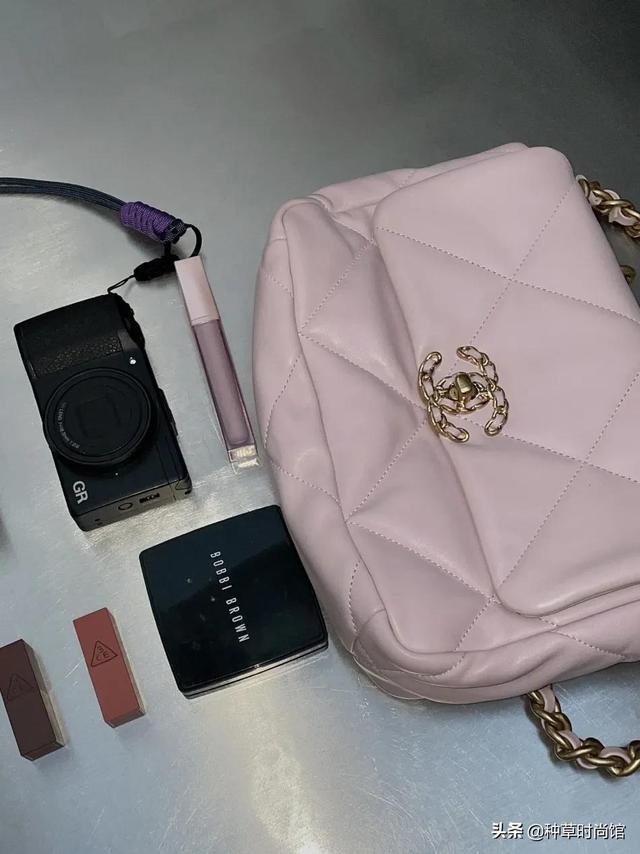 国际品牌女包，包包品牌排行榜前十名女士（今年最火的大牌包包）