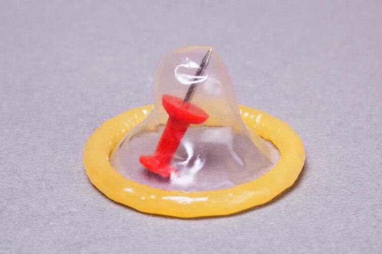 一,避孕套前面的尖尖是干啥用的?