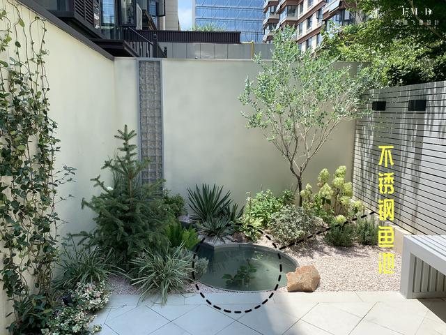 养鱼池塘怎么建，怎么在家里建水池养鱼（地面嵌入不锈钢鱼池）
