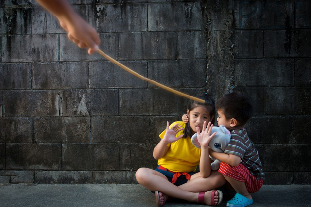 自己打屁股的方法，专家教你怎样打孩子屁股才能最有效果（孩子犯错了就打屁股）