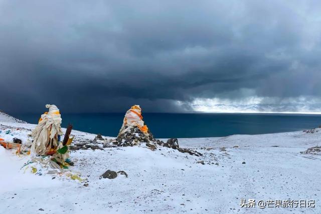 泡温泉没带泳衣怎么办，泡温泉要穿泳衣吗（西藏公路边发现一处野温泉）