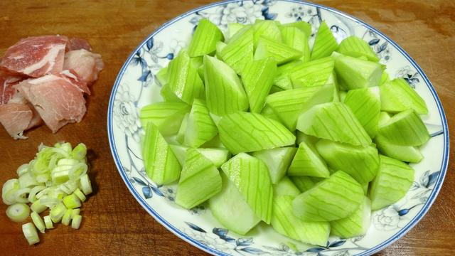 丝瓜炒肉的家常做法大全，黄瓜、苦瓜靠边站