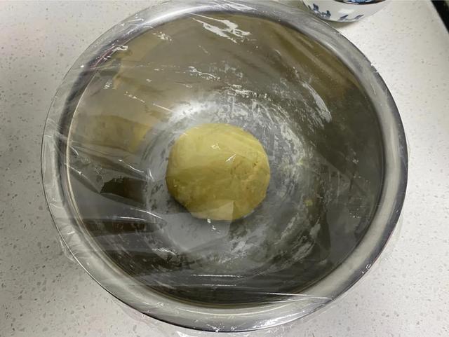 山药饼的家常做法，山药饼做法大全家常（两人晚餐简单山药饼）