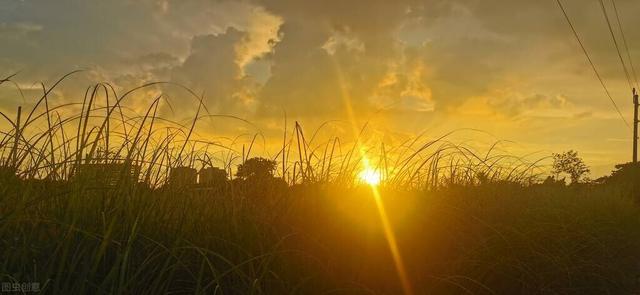 新疆和北京时差，新疆跟内地有几个小时的时差（到新疆千万不能相信干到天黑就下班这句话）