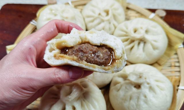 饺子馅里面要加水吗，饺子馅里面要加水吗为什么（包饺子蒸包子都香）