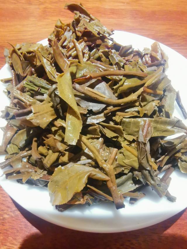 生普和熟普洱茶的区别，女人喝生普洱茶还是熟普洱茶（普洱生茶跟熟茶的区别）