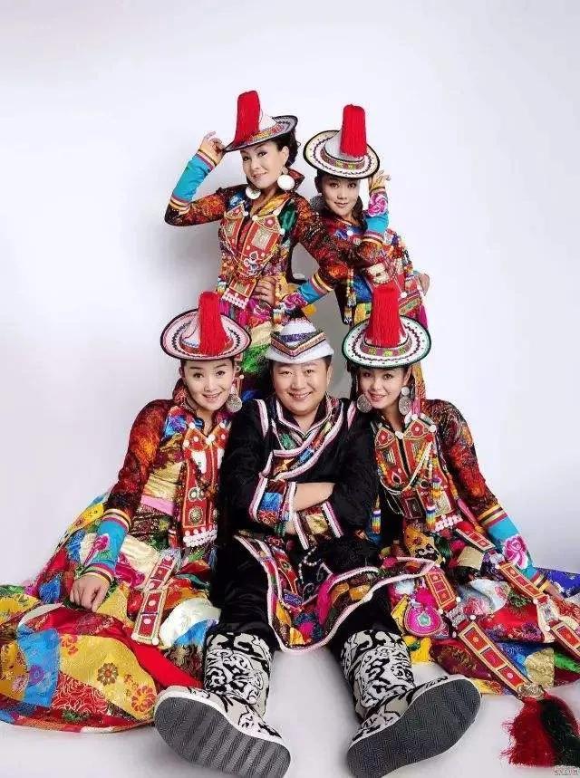 东乡族有什么风俗习惯，东乡族生活风俗（裕固族、东乡族、保安族等少数民族精美服饰文化）