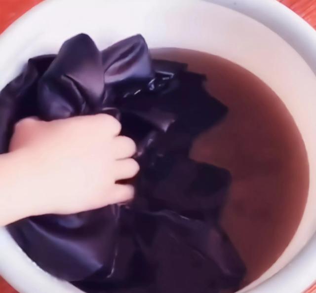 手指扎刺了怎么弄出来，手指被扎刺后如何才能清除（分享14个生活小妙招）