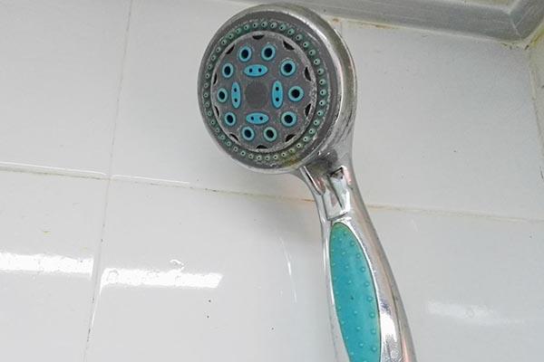 热水器漏电保护器，热水器漏电保护器怎么安装（电热水器为何会变成“夺命热水器”）