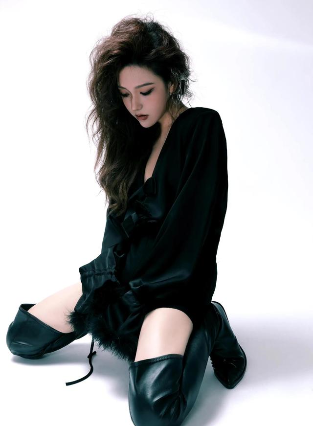 那些振奋人心的英雄联盟解说，英雄联盟赛事美女解说冯雨