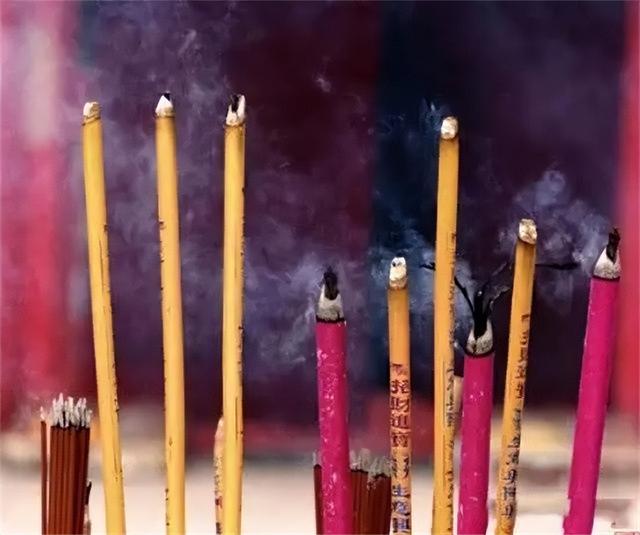 烧一根香和三根香的区别，烧一根香和三根香的区别图片（为何一定要烧三根香）