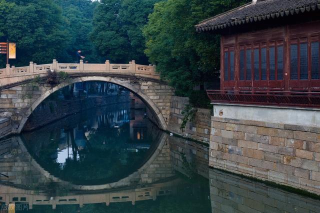 苏州旅游必去景点，苏州景点排名前十（苏州旅游景点有哪些）