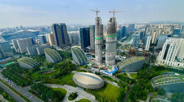 中国十大城市排名，北京第3，杭州第8，成都武汉出局（2021年我国十强城市最新发布）