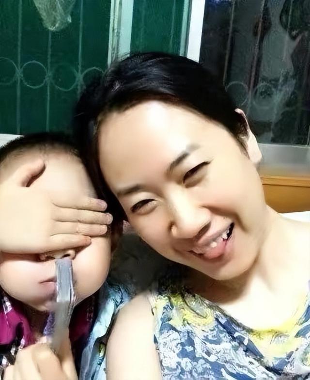 18年前，她成为网红，生子后被男友抛弃，如今45岁，身家上亿