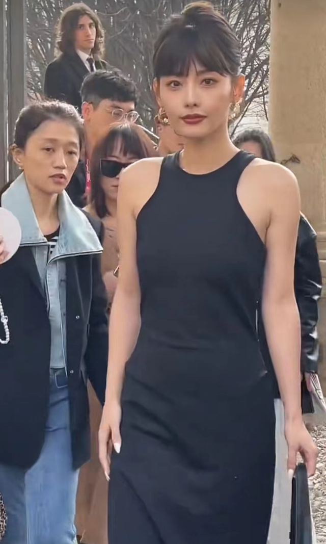 张嘉倪真人长相分析，鱼尾纹深重到不像35岁