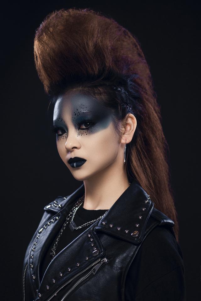 如何化舞台妆，如何化舞台妆眼影（教您打造另类舞台妆）