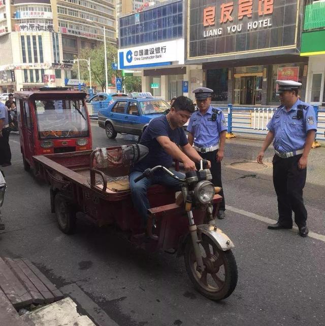 准驾证和驾驶证的区别，准驾证和驾驶证的区别图片（电动三轮车、老年代步车已有上路标准）