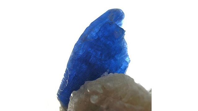 世界上最稀有7种宝石，世界上最珍贵的十种宝石（比钻石还稀有的宝石）