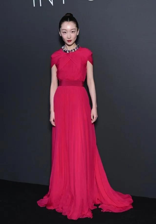 周冬雨多少岁了今年多大，32岁周冬雨被质疑面相变了