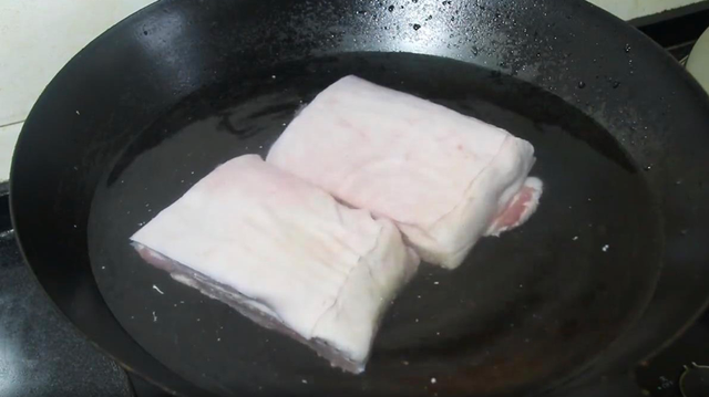 扣肉做法家常扣肉做法，扣肉的正宗完整做法（这才是虎皮扣肉最正宗的做法）