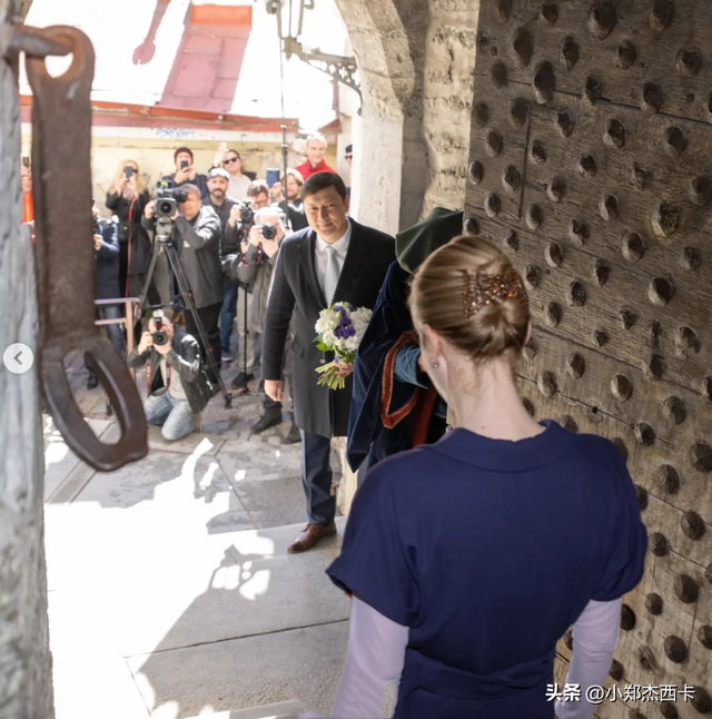 （她是世界首位女总理），（她是世界首位女总理（44岁当选史上第一位女总理）