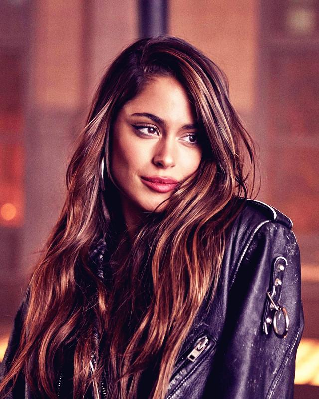 阿圭罗老婆(梅西护法德保罗) - 青木春