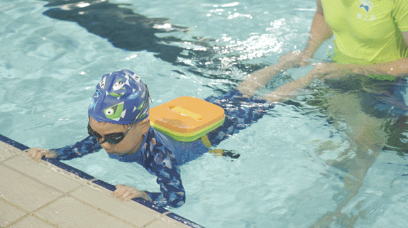 练肌肉会影响长高吗，长肌肉为什么会影响青少年的身高（4岁前不建议让娃做这2种运动）