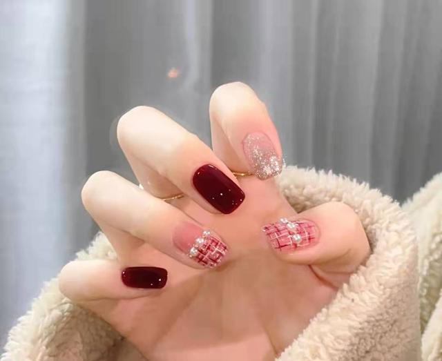 什么款式的美甲好看又显高贵，推荐几个美甲款式（秋冬千金/御姐/贵妇美甲合集来了）