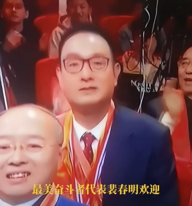 春晚表情包撒贝宁全套，念错楷模名字被质疑不专业