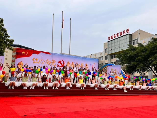 现代舞串词，青春活力现代舞串词（青春向未来”---仪陇县实验学校庆五四文艺演出）