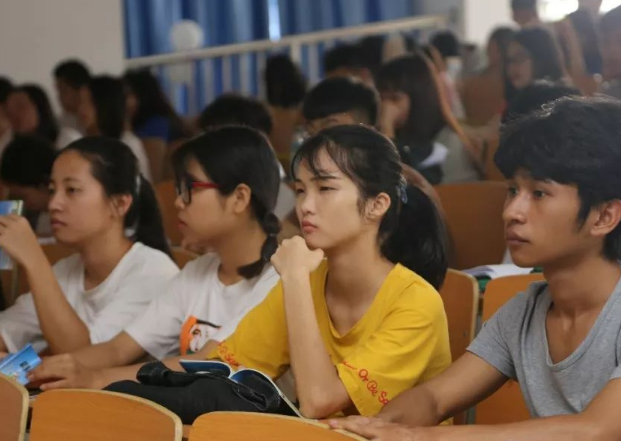 用方言吐槽学校的段子（大四外出实习）