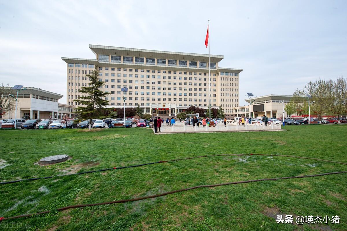 直属学校是什么意思（县里的直属机关）